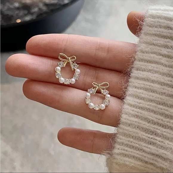 Pearly Diamond Wreath Floral Mini Delicate 925 Sterling Silver Gold Stud Earring - Picture 4 of 5